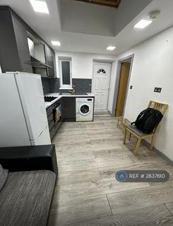 2 bedroom flat to rent, Downsfield Road, London, E17