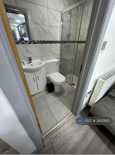 2 bedroom flat to rent, Downsfield Road, London, E17