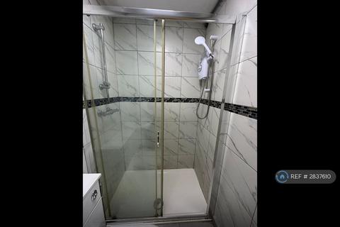 2 bedroom flat to rent, Downsfield Road, London, E17