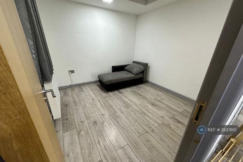 2 bedroom flat to rent, Downsfield Road, London, E17