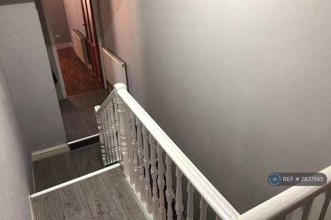 3 bedroom flat to rent, East Ham, London, E6