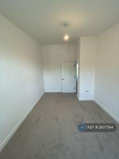 4 bedroom semi-detached house to rent, Spring Meadows, Leeds, BD11