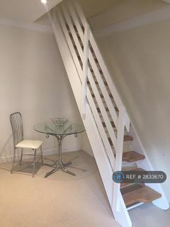 1 bedroom flat to rent, Leret Way, Leatherhead, KT22