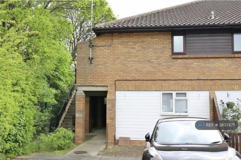 2 bedroom maisonette to rent, Bartlow Side, Basildon, SS13