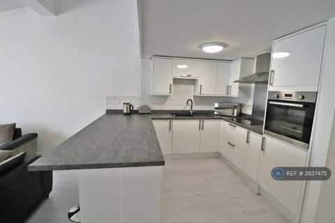 2 bedroom maisonette to rent, Bartlow Side, Basildon, SS13