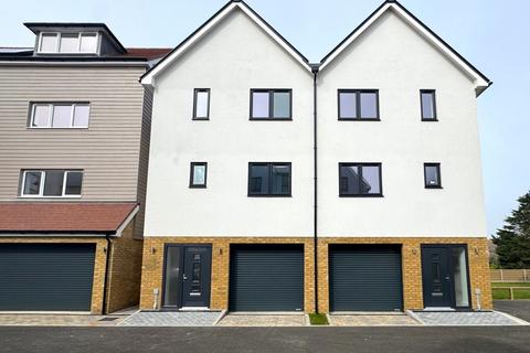 3 bedroom semi-detached house to rent, Waves Way, St Marys Bay