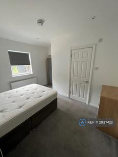 1 bedroom in a house share to rent, Vicarage Road, Watford, WD18