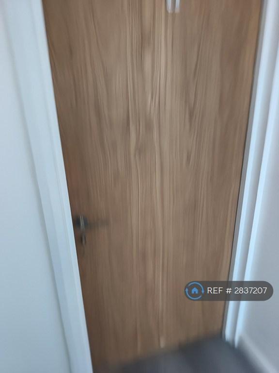 Flat d Entrance