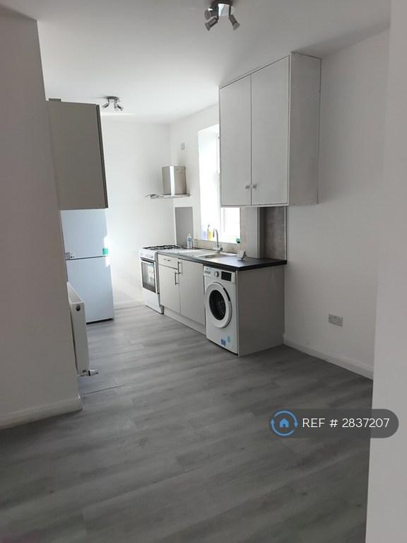 Flat d Kitchen