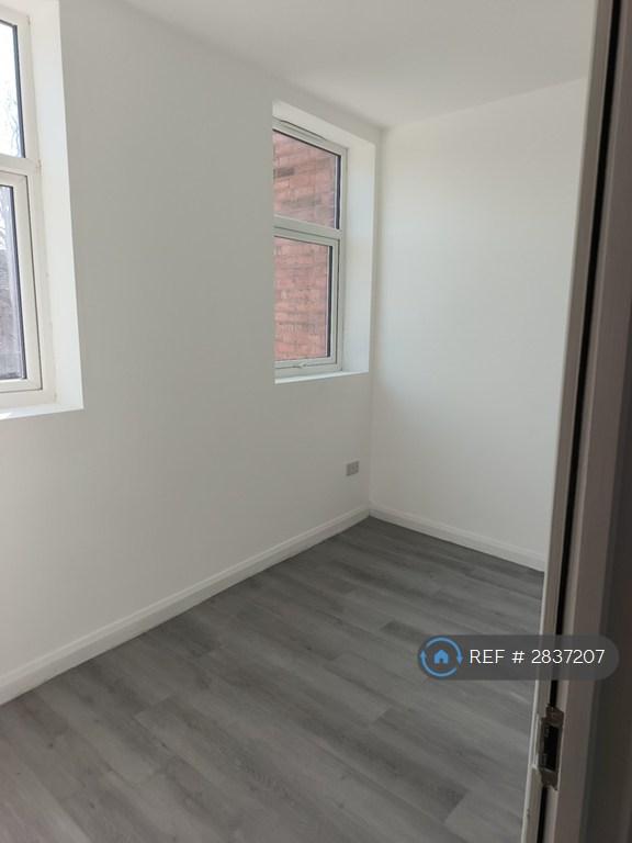 Flat d Bedroom