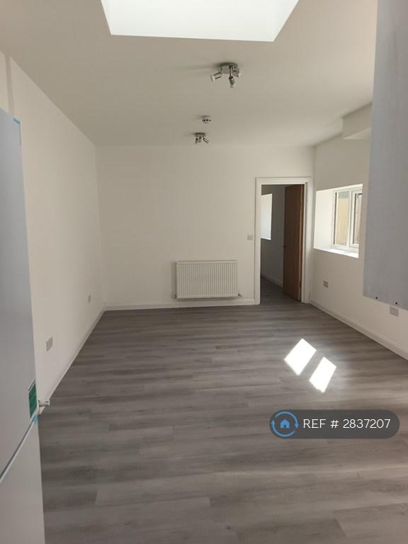 Flat b Living Room
