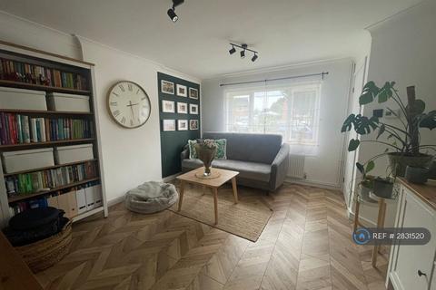 3 bedroom semi-detached house to rent, Cotgrave Close, Nottingham, NG8