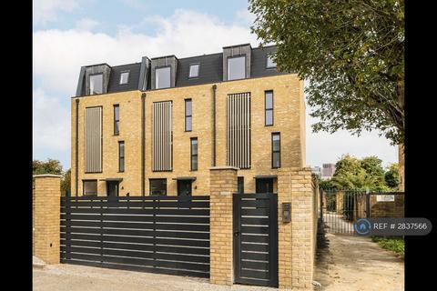 5 bedroom terraced house to rent, Norwood Green, London, UB2