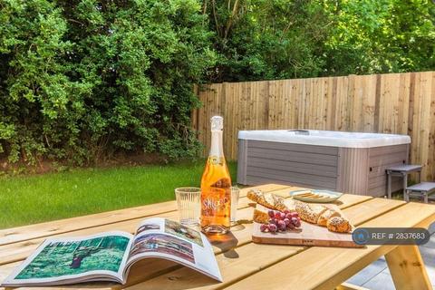 3 bedroom semi-detached house to rent, Glynn Road, Peacehaven, BN10