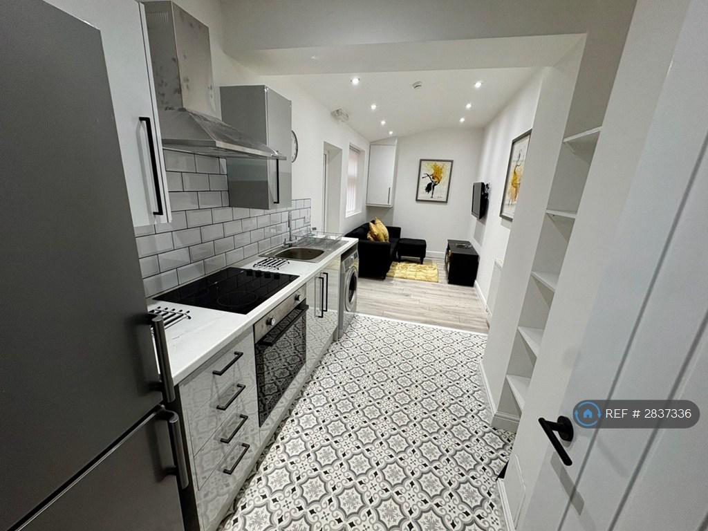Kitchen / Lounge