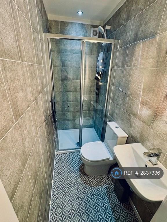 Ensuite To Bedroom 2