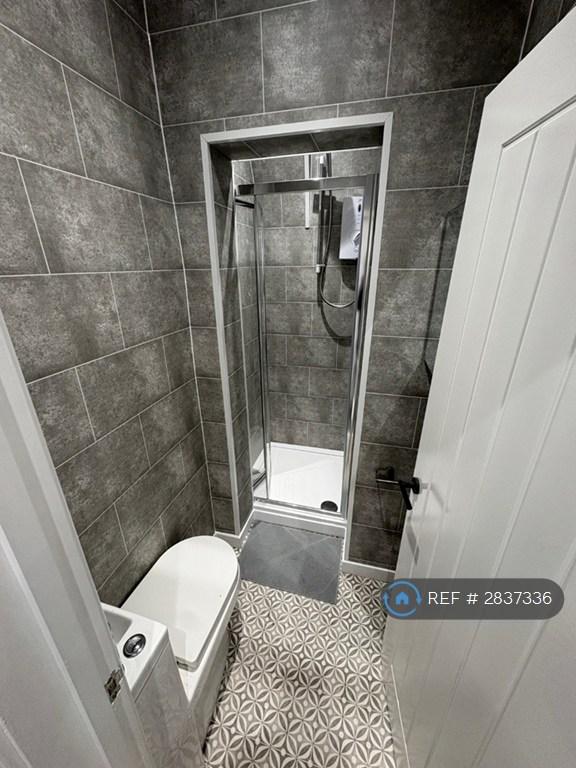 Ensuite To Bedroom 3