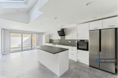 4 bedroom terraced house to rent, Selby Road, London, E11