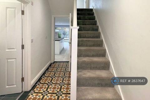4 bedroom terraced house to rent, Selby Road, London, E11