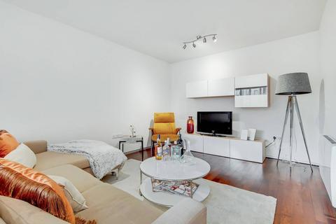 undefined, City road, Islington, London, EC1V