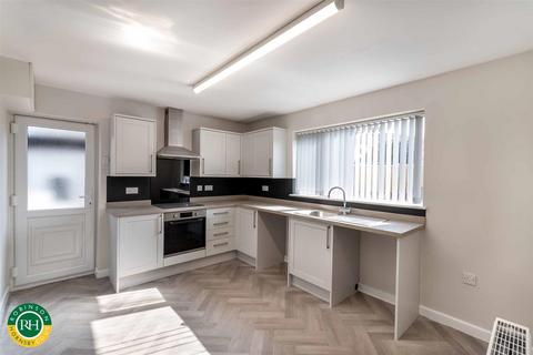 3 bedroom semi-detached house for sale, Mansfield Crescent, Armthorpe