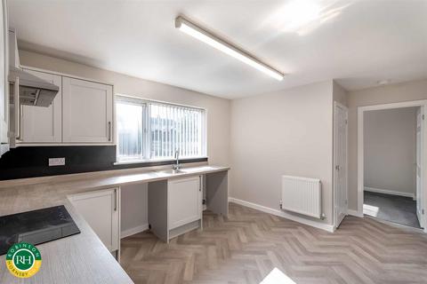 3 bedroom semi-detached house for sale, Mansfield Crescent, Armthorpe