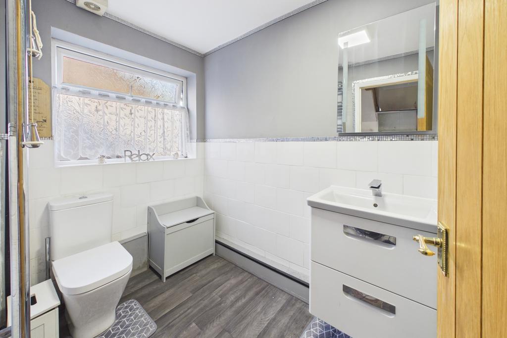 Ewe Move Spalding - Chaucers Way - Shower Room