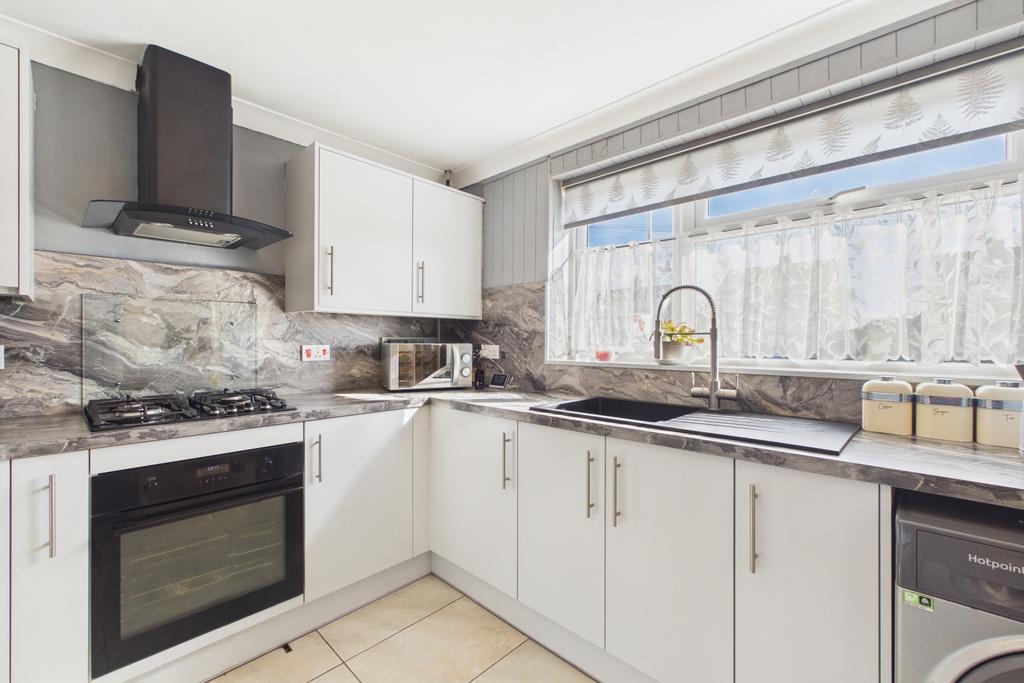 Ewe Move Spalding - Chaucers Way - Kitchen