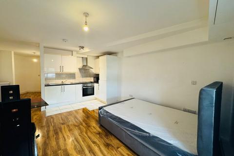 Studio to rent, 9 Cranbrook Road, Ilford, IG1
