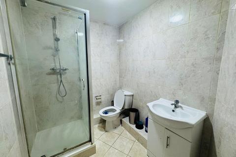 Studio to rent, 9 Cranbrook Road, Ilford, IG1