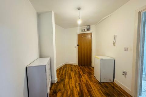 Studio to rent, 9 Cranbrook Road, Ilford, IG1