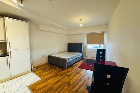Studio to rent, 9 Cranbrook Road, Ilford, IG1