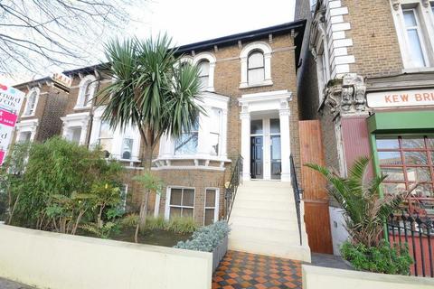 2 bedroom apartment to rent, Chiswick High Road, Chiswick, London