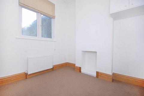 2 bedroom apartment to rent, Chiswick High Road, Chiswick, London