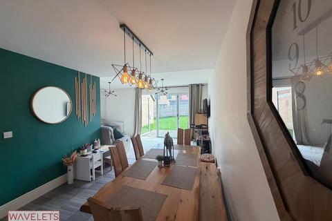 4 bedroom semi-detached house to rent, Rosewood Drive, Rotherham S60