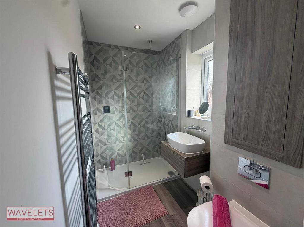 Master Bedroom En-Suite