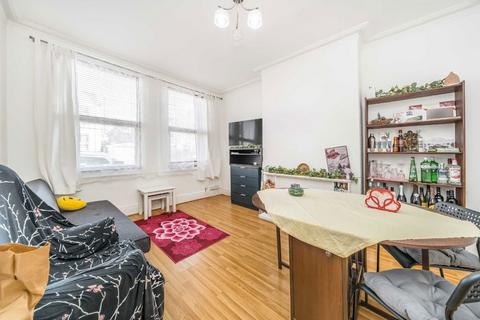 3 bedroom flat to rent, Solway Road, London N22