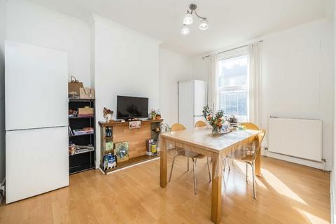 3 bedroom flat to rent, Solway Road, London N22