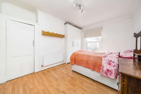 3 bedroom flat to rent, Solway Road, London N22