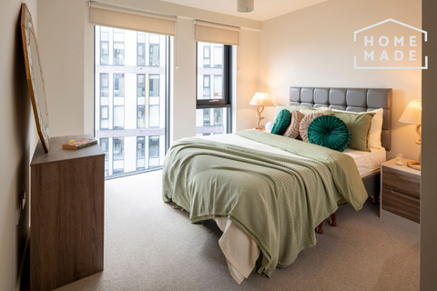 3 bedroom apartment to rent, The Trilogy, M15