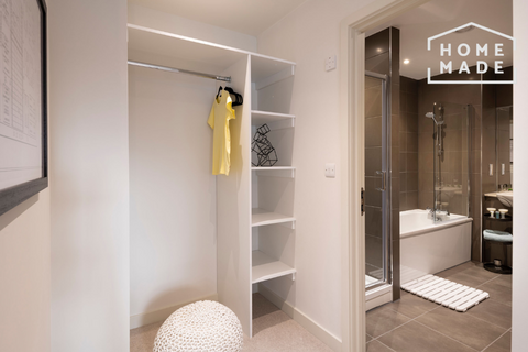 3 bedroom apartment to rent, The Trilogy, M15