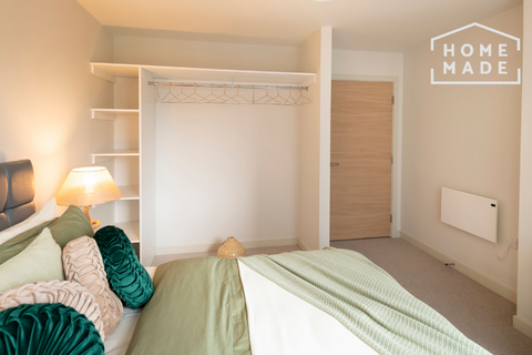 3 bedroom apartment to rent, The Trilogy, M15