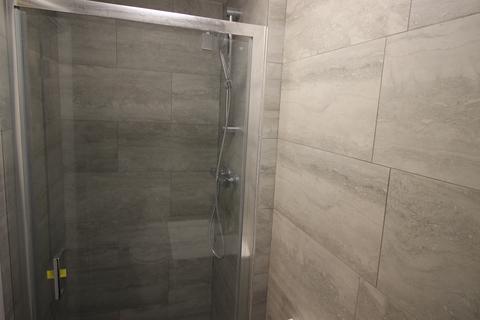 Flat to rent, Oaks Road, Stanwell TW19