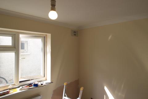 Flat to rent, Oaks Road, Stanwell TW19