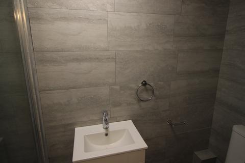 Flat to rent, Oaks Road, Stanwell TW19