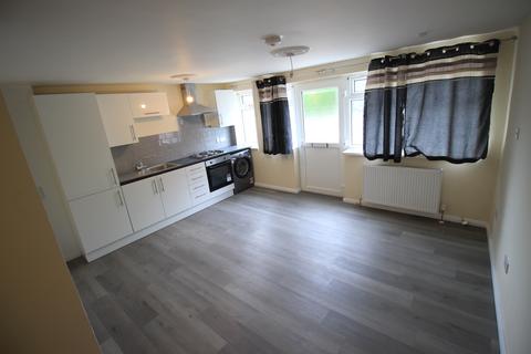 1 bedroom flat to rent, Oaks Road, Stanwell TW19