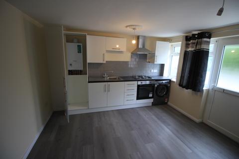1 bedroom flat to rent, Oaks Road, Stanwell TW19
