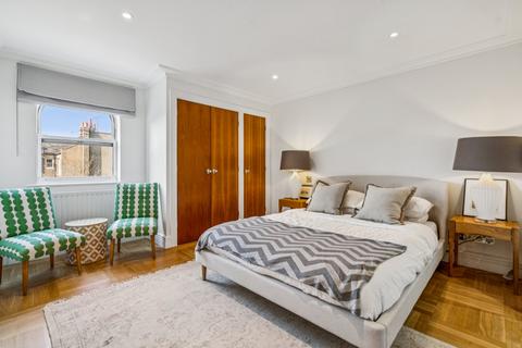 3 bedroom flat for sale, Keble Place, Barnes, London