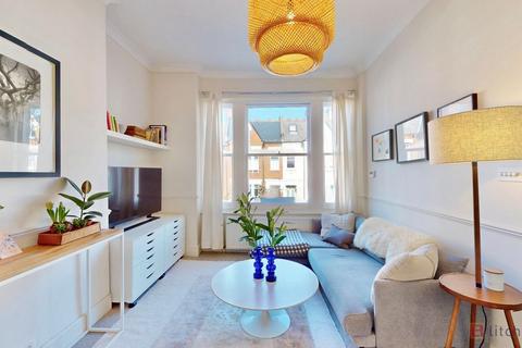 2 bedroom flat for sale, Gladsmuir Road, Whitehall Park Conservation Area, London, N19