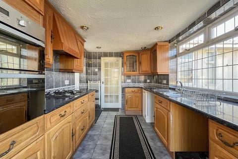 2 bedroom bungalow for sale, Grovelands Crescent, Wolverhampton